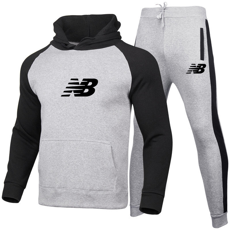 New Balance™ | Completo Felpa con Cappuccio e Pantaloni di Alta Qualità